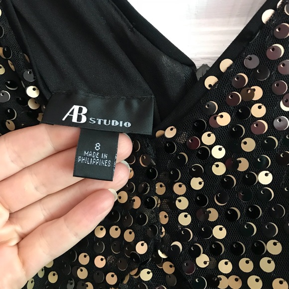 NYE sparkles! Black & Gold Sequin - Picture 3 of 4